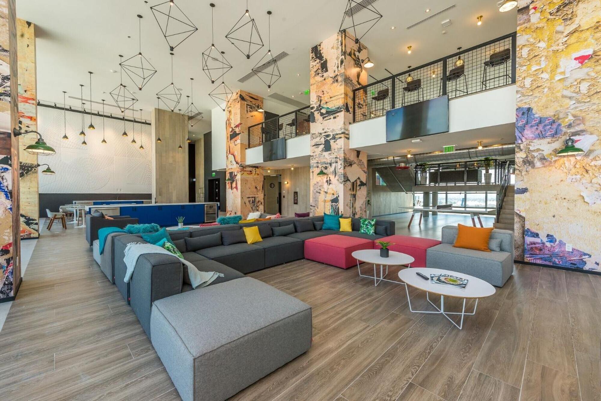 Penthouse Unit In The Heart Of *