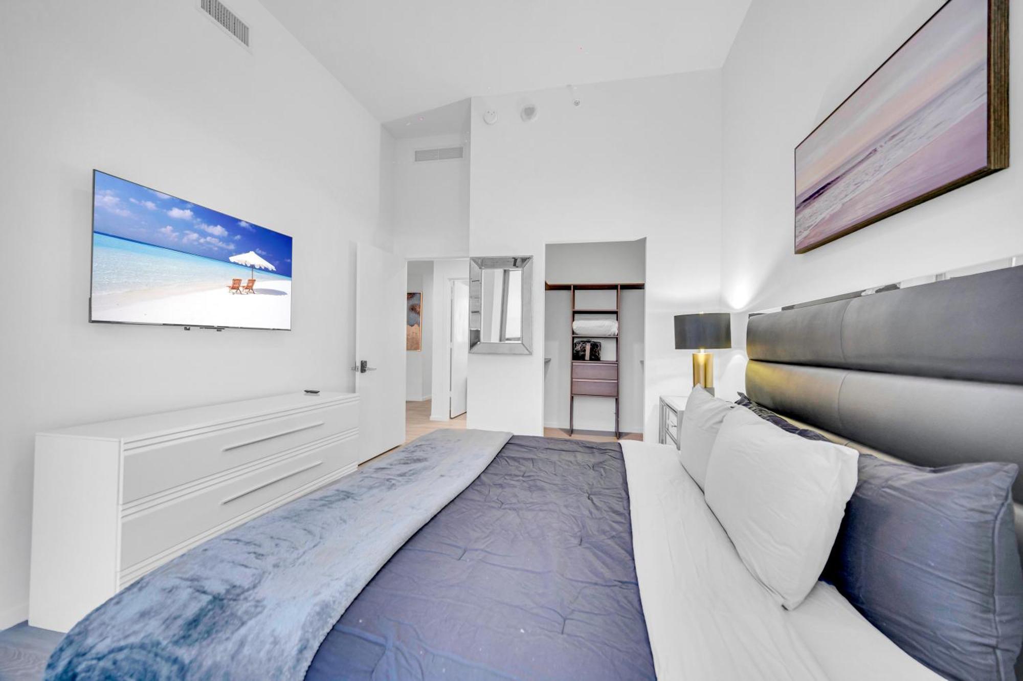 Penthouse Unit In The Heart Of Apartment