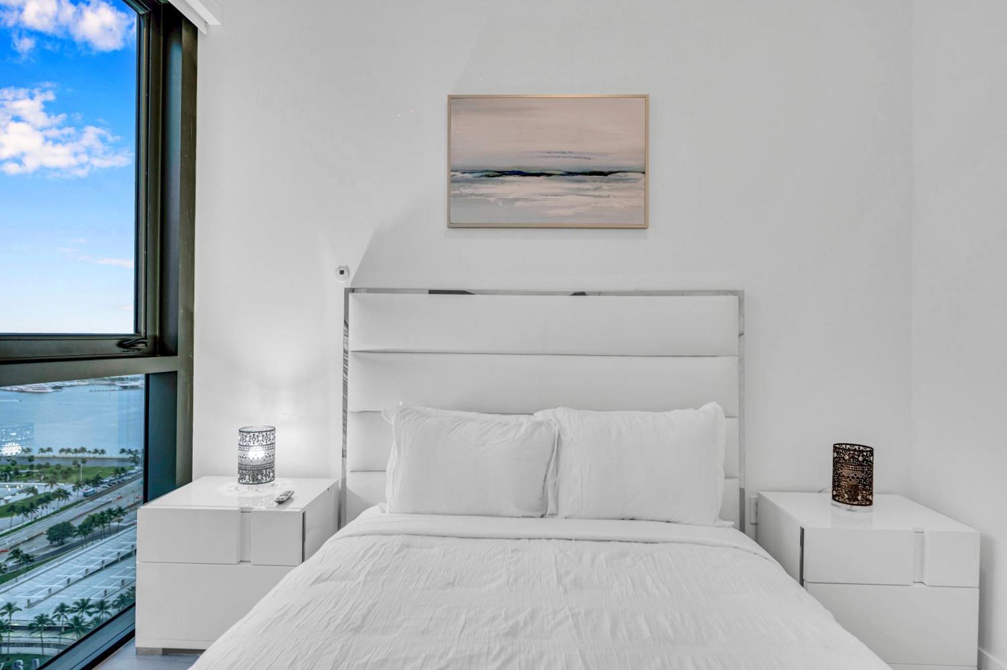 Penthouse Unit In The Heart Of Apartment *