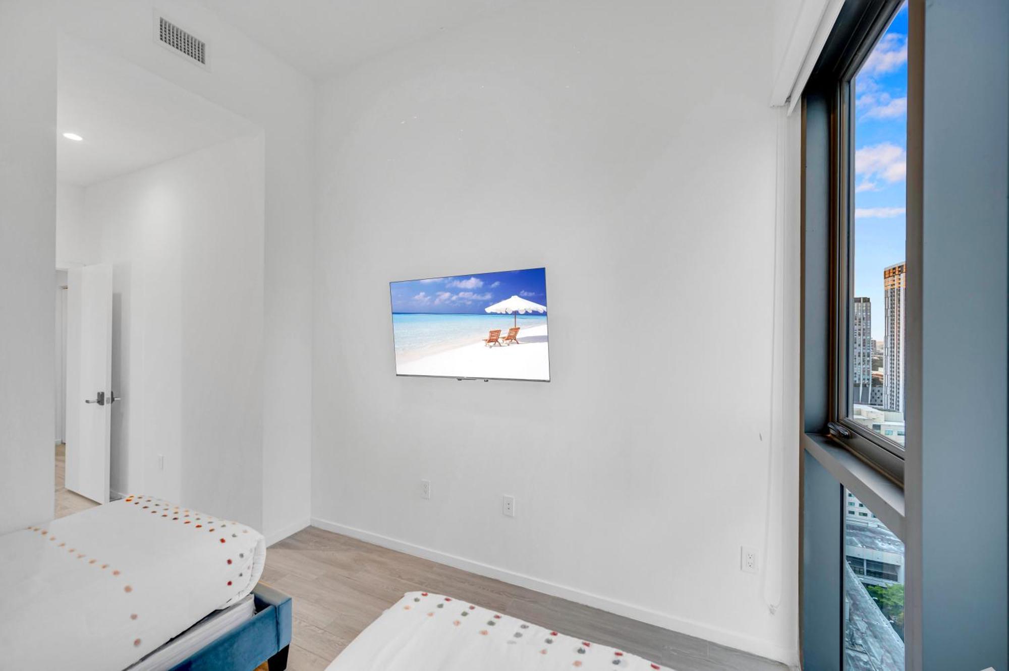 Apartment Penthouse Unit In The Heart Of *
