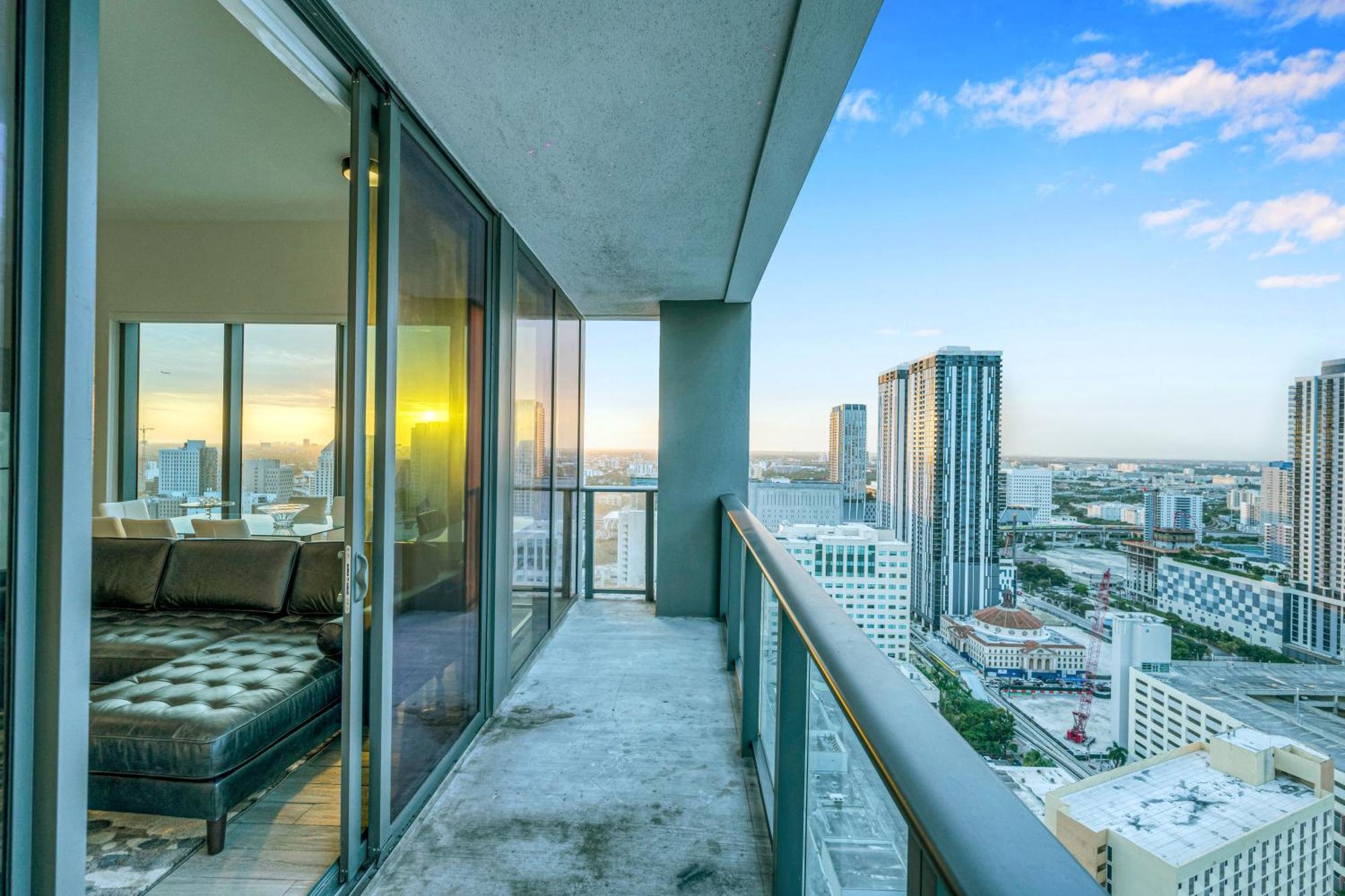 Penthouse Unit In The Heart Of *