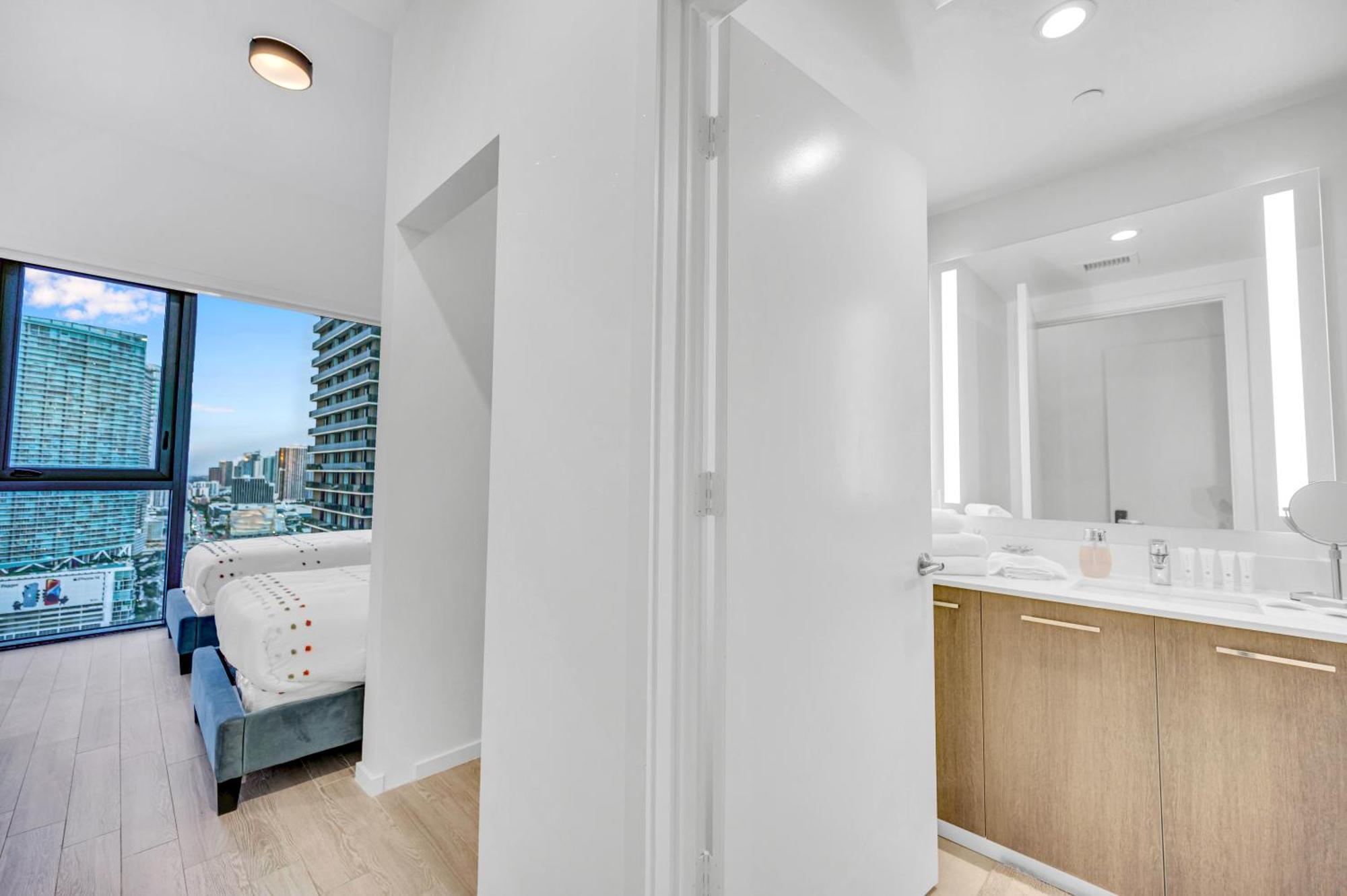 Apartment Penthouse Unit In The Heart Of