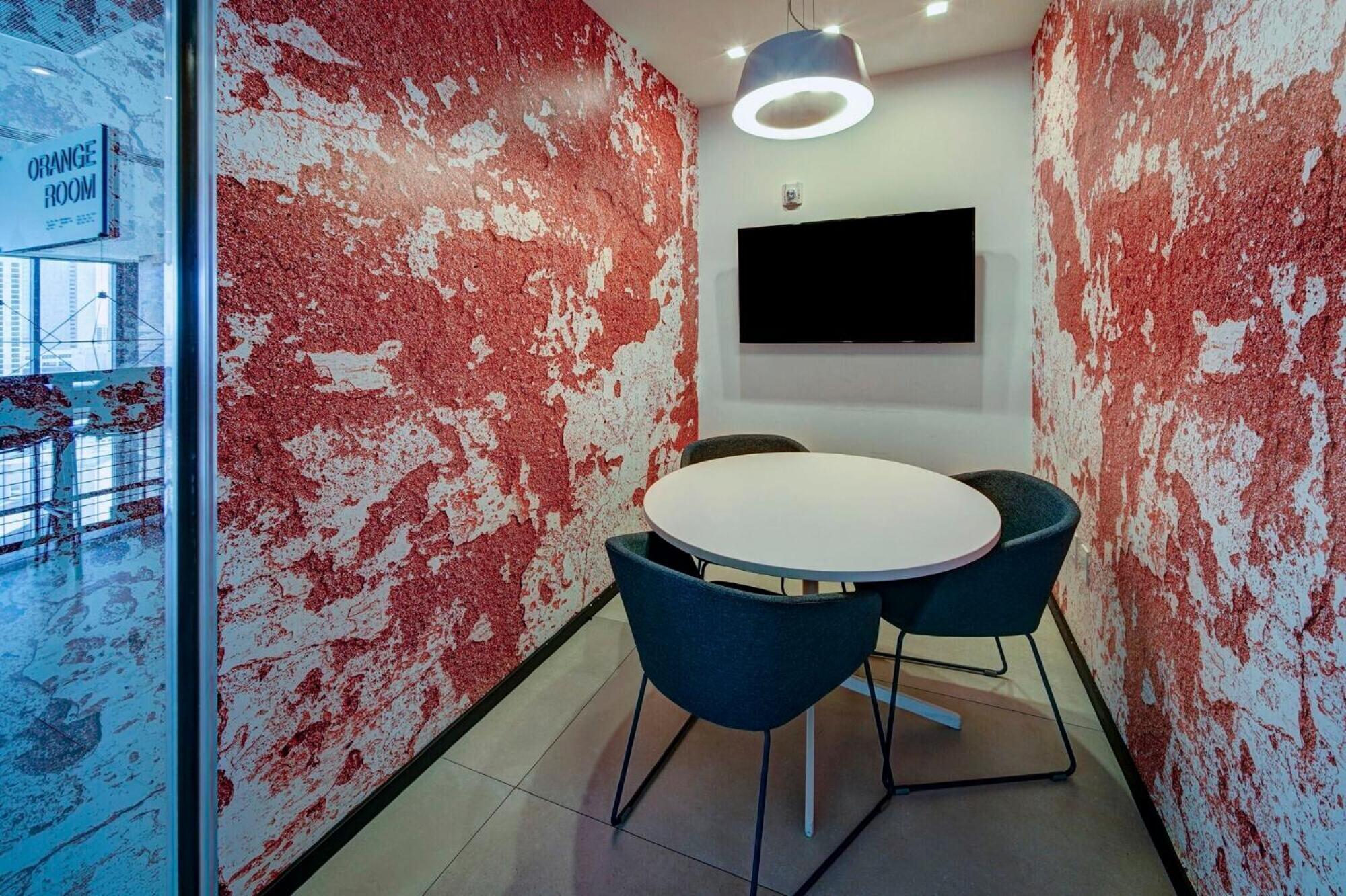 Penthouse Unit In The Heart Of Apartment