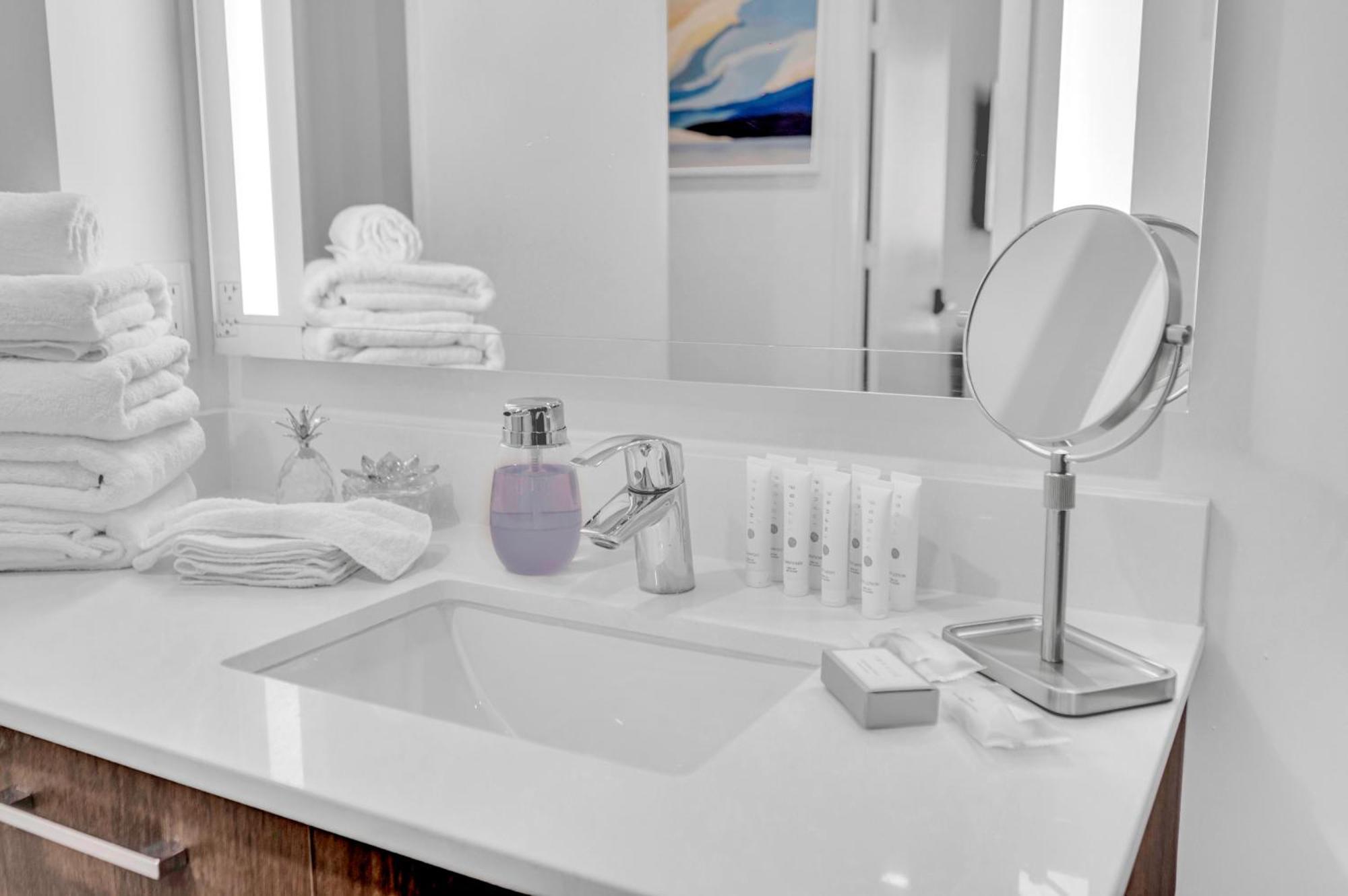 Apartment Penthouse Unit In The Heart Of