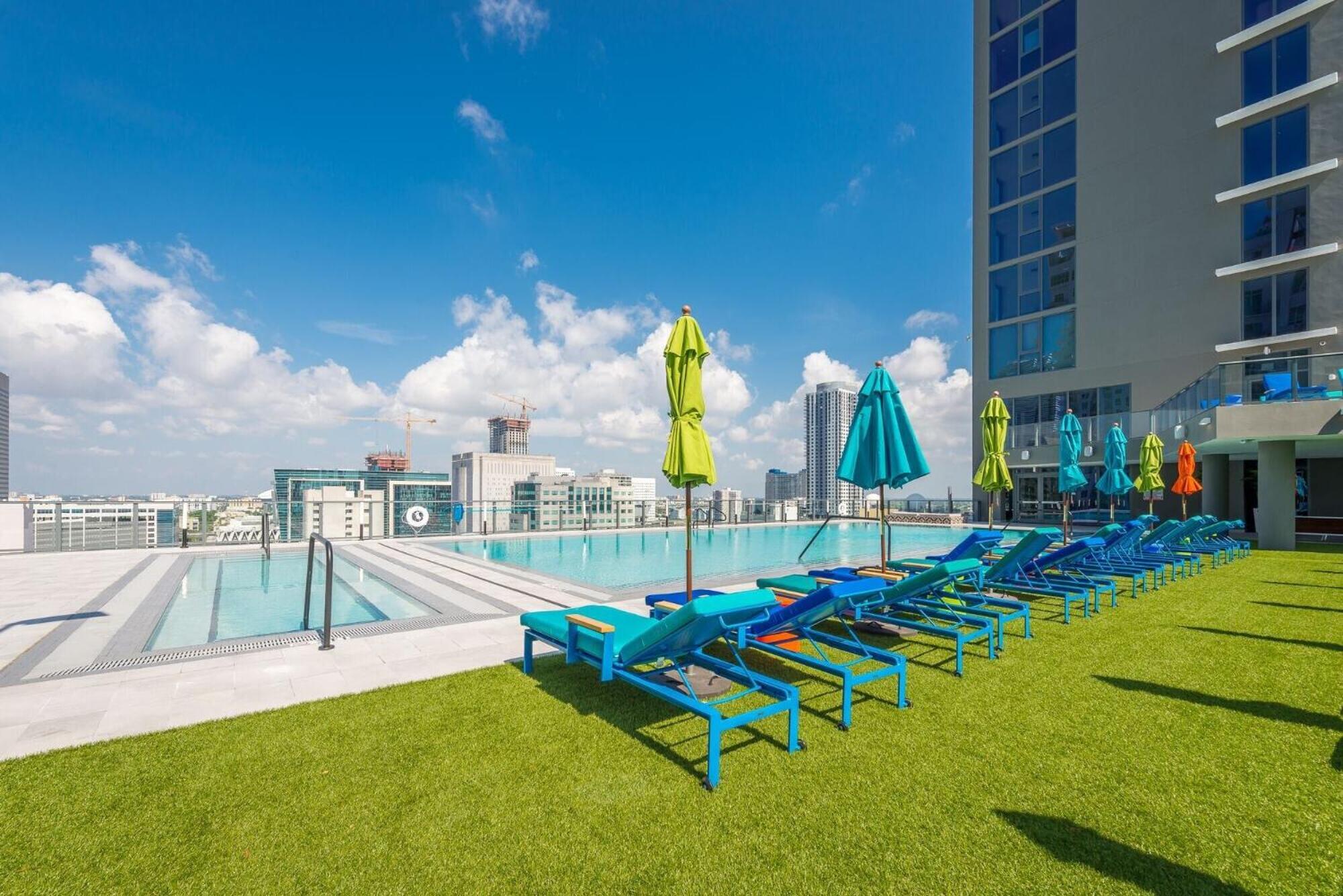Apartment Penthouse Unit In The Heart Of *
